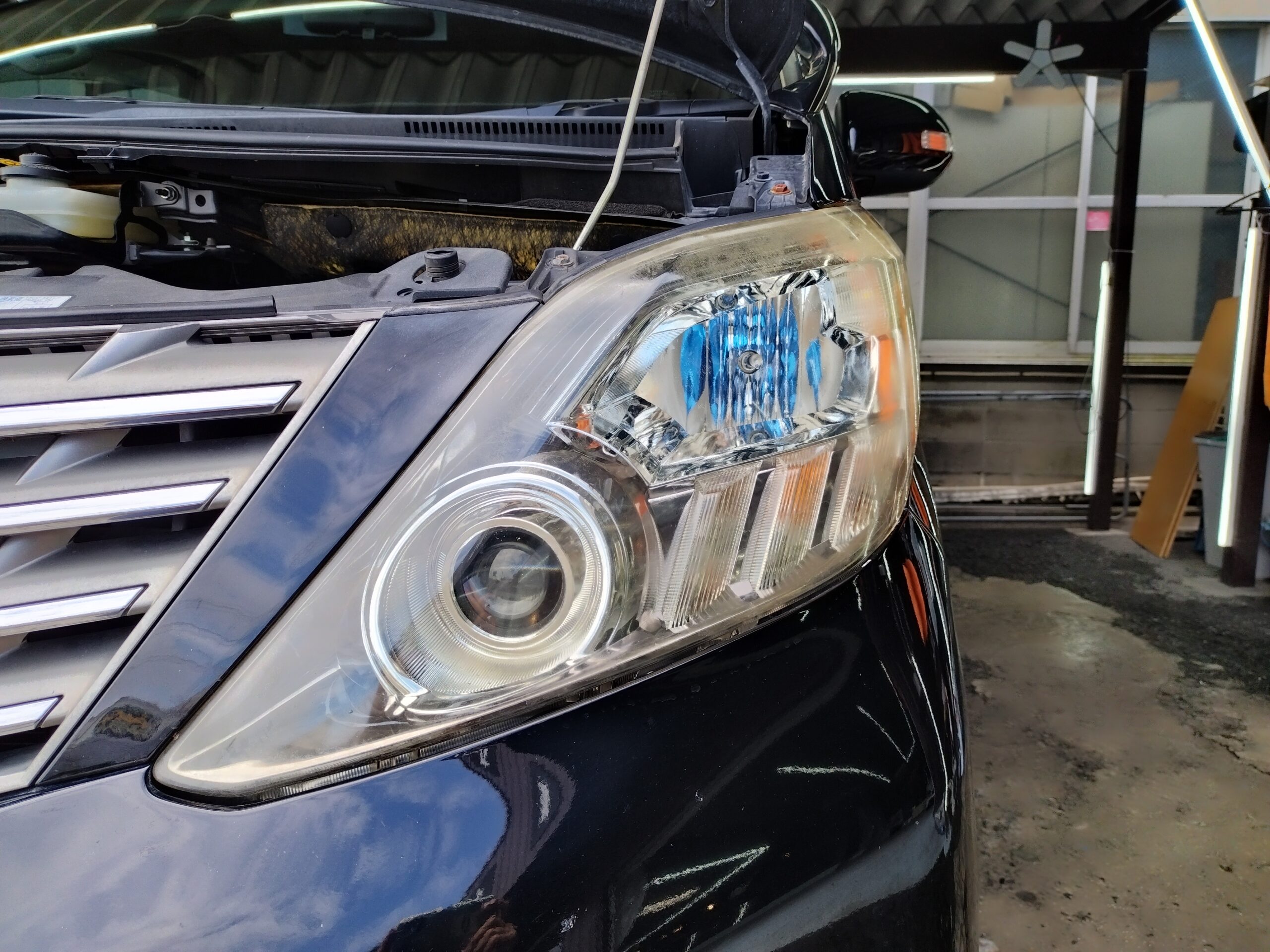 alphard-yellowed-headlight-left