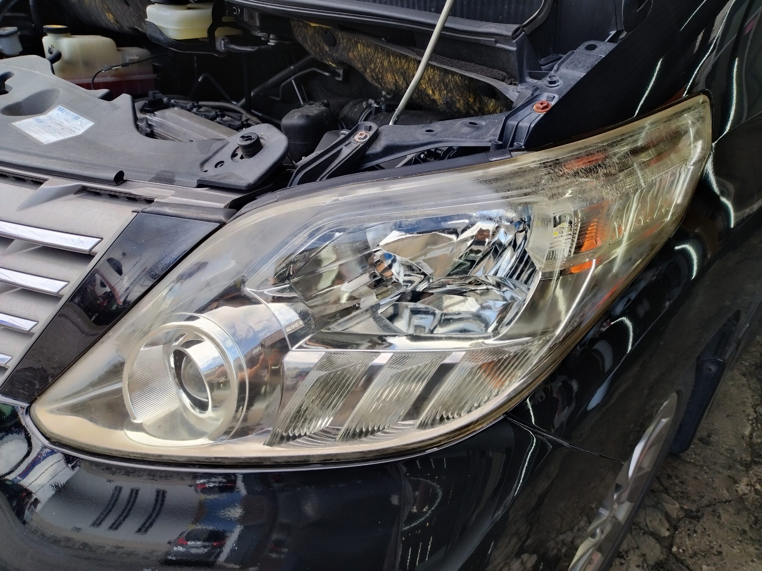 alphard-yellowed-headlight-left