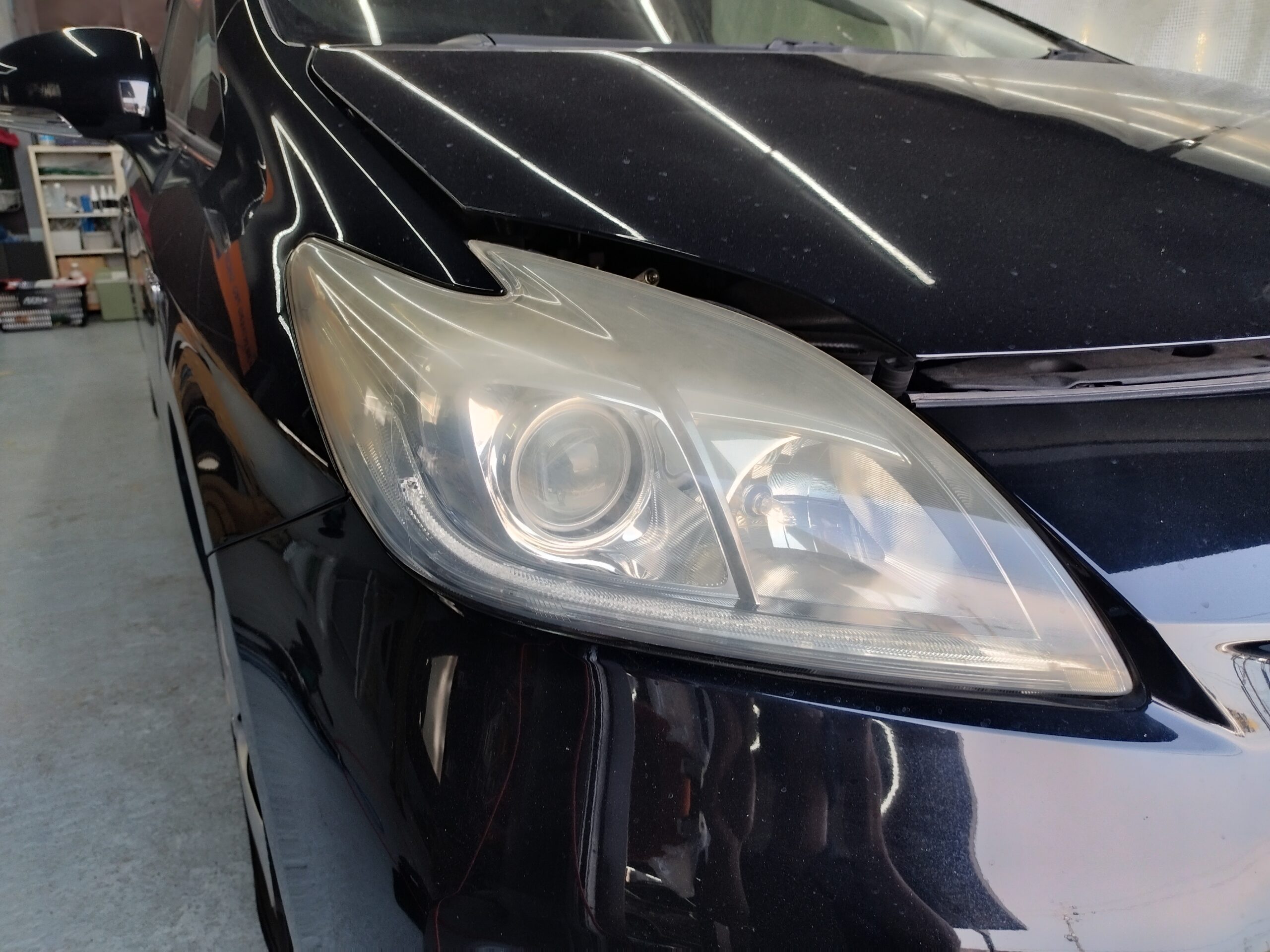 prius‐headlight-before‐polish